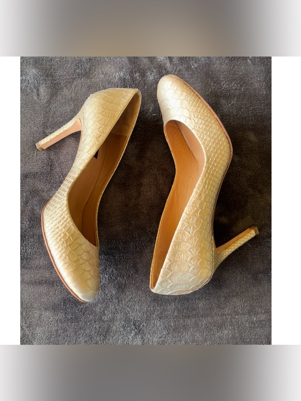 Ann Taylor matte gold pumps w/ snakeskin textured pattern. Round toe. Sz 7.5
